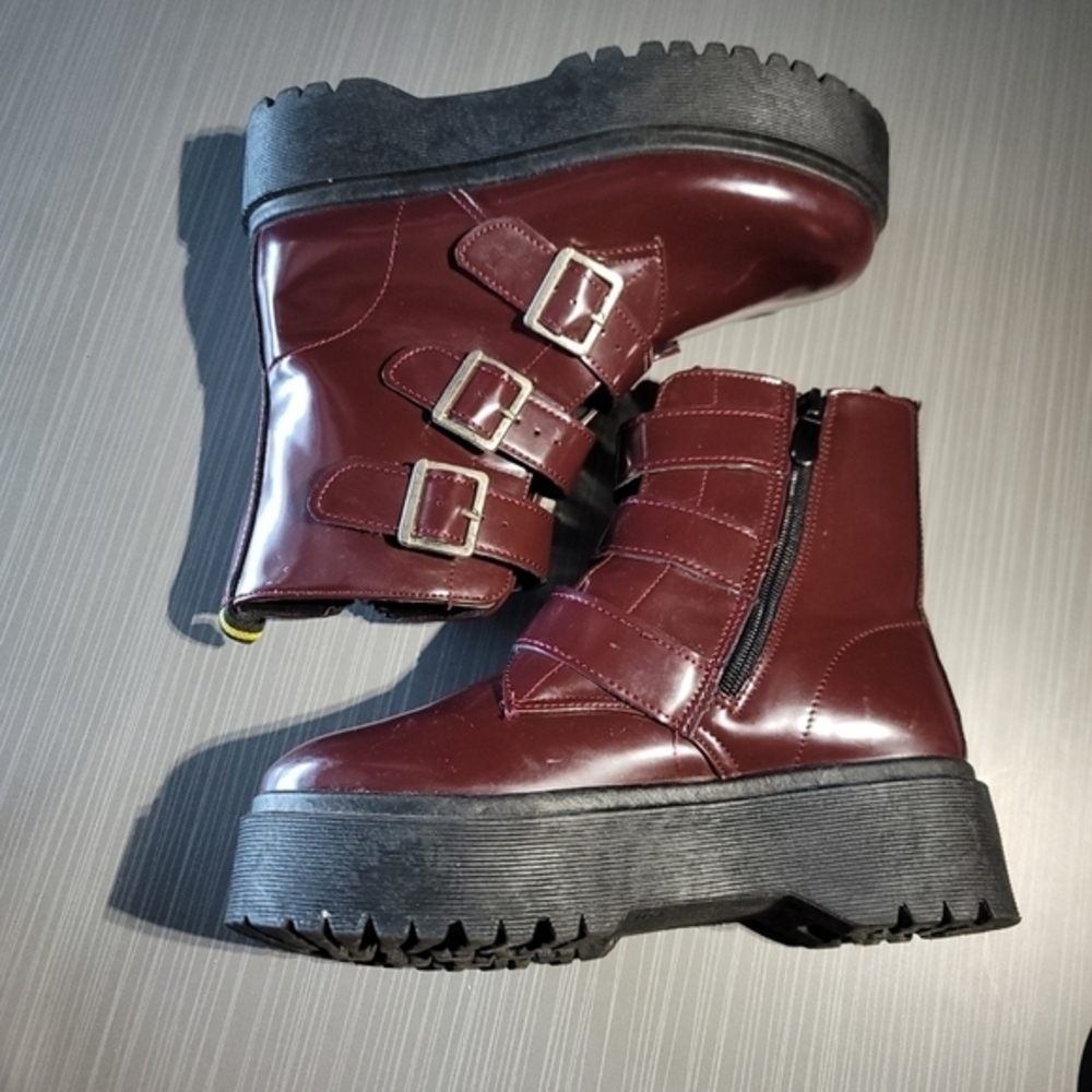 YOKI Burgundy Faux Leather Sleek Strappy/Buckle Platform Boots Women's 6 - Picture 8 of 8